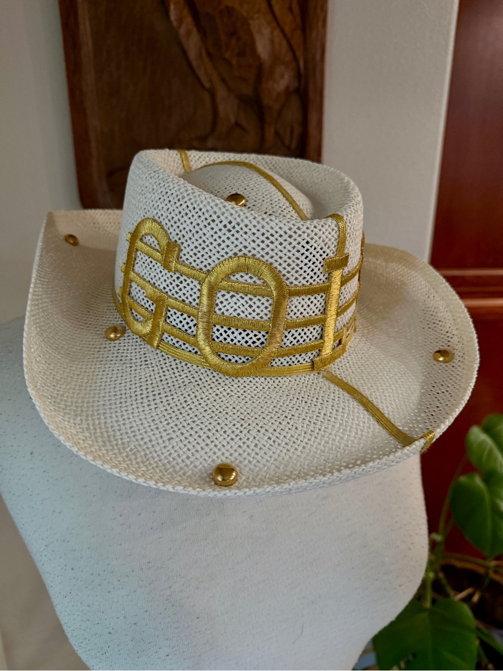 Carole Freed Le Petit Chapeau GOLF Hat White Gold Western Straw Medium
